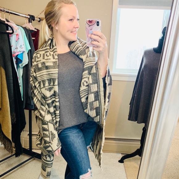 Aztec Blanket Scarf Shawl Wrap Scarf OS Cream Gray - Picture 3 of 6